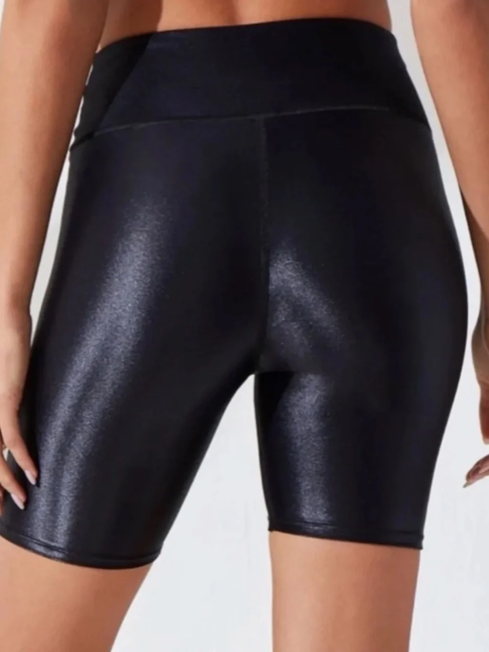 Noli Yoga Liquid Biker Short – Black Gloss - Picture 2 of 5